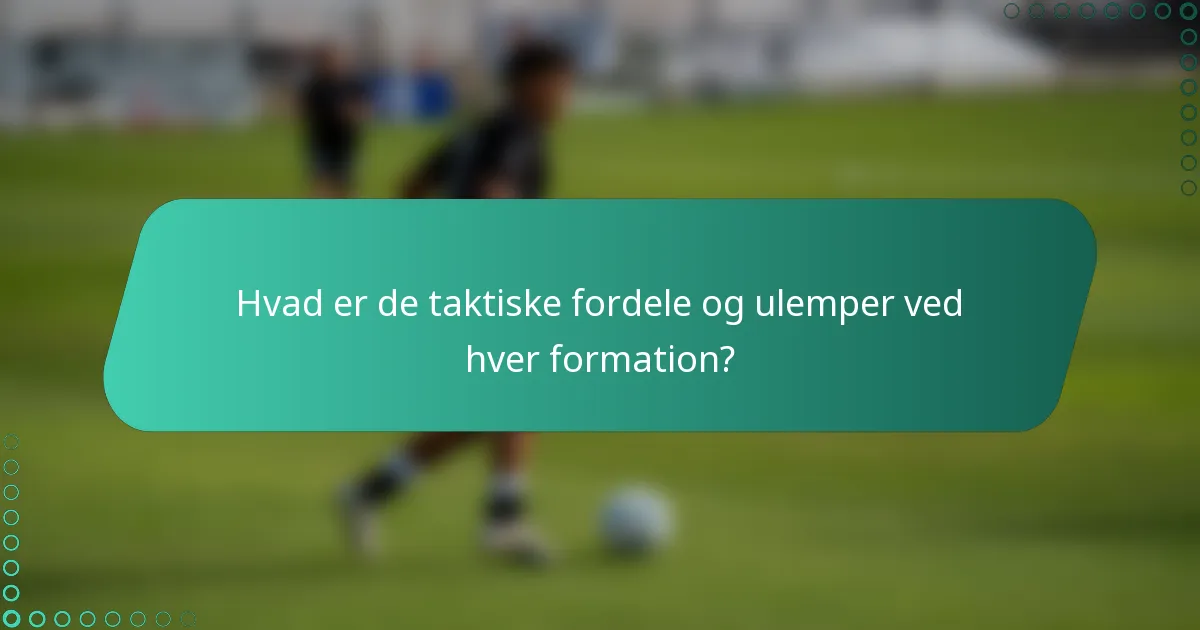 Hvad er de taktiske fordele og ulemper ved hver formation?