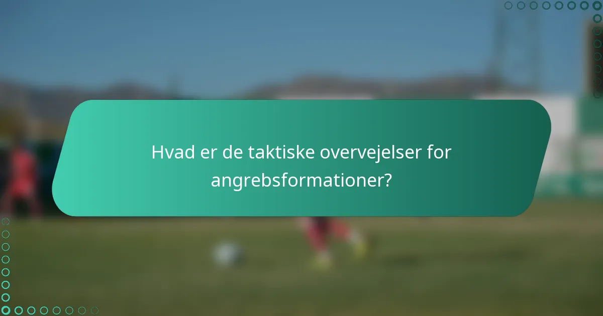 Hvad er de taktiske overvejelser for angrebsformationer?